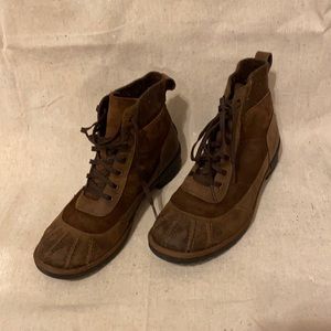 Ugg Cayli Duck Boot *priced to sell*
